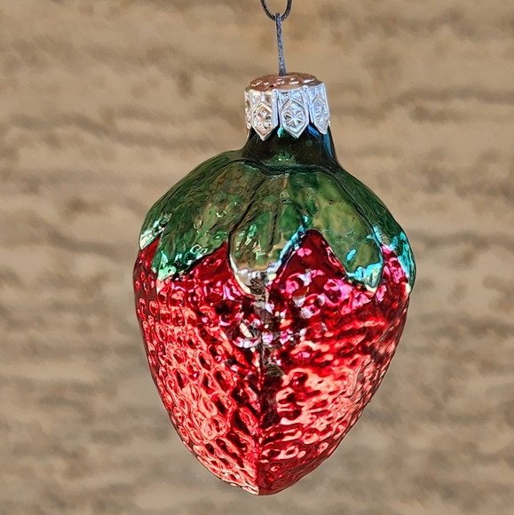 Vintage Poland Strawberry Mercury Glass Christmas Ornament - Picture 2 of 10